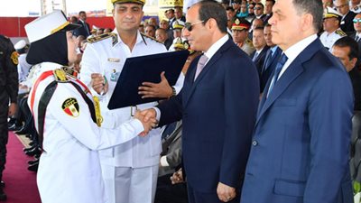 «القومي للمرأة» يُهنئ الضابطات الجُدد على العروض القتالية