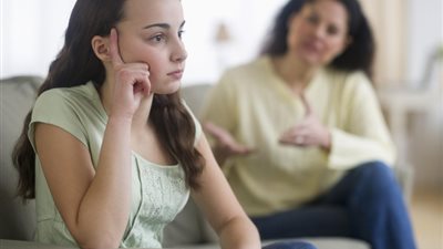 كيف تتعاملين مع بناتك بعد وصولهن سن البلوغ؟.. الإفتاء تجيبك