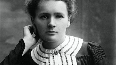 ماري كوري.. تعرفي إلى أول امرأه تحصل على جائزتي نوبل