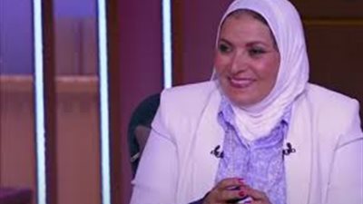 القضاء ينظر غدًا أولى جلسات محاكمة هبة قطب بتهمة إهانة الرجل المصري