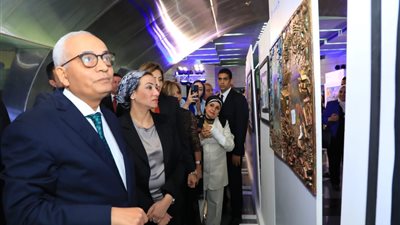 وزيرة البيئة تشيد بالأعمال الفنية للطلاب حول تغير المناخ.. صور