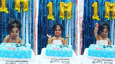 بالفستان الأبيض.. أقصر امرأة في العالم «جيوتي أمجي» تحتفل بوصول متابعيها إلى مليون