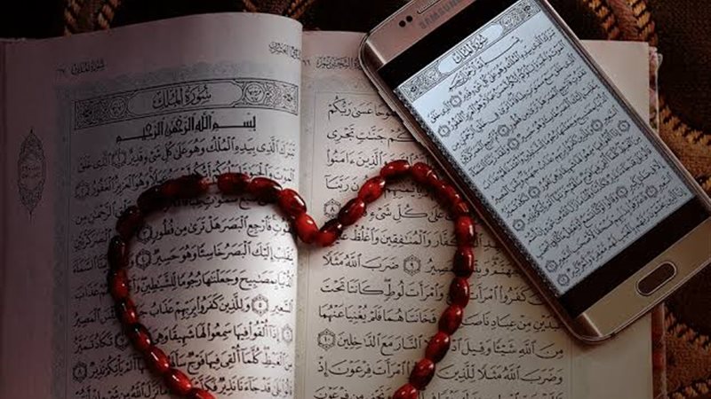 حكم قراءة القرآن