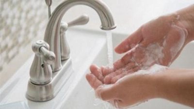 ما حكم الشرع في وضوء المرأة وهي عارية بالحمام؟