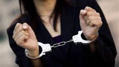 سيدة تقتل خيّالًا في الهرم بـ«عصا مقشة».. إليكِ التفاصيل