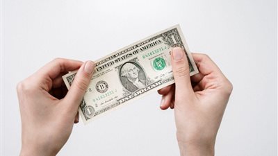 سعر الدولار.. تعرفي على الارتفاع القياسي بعد قرار البنك المركزي