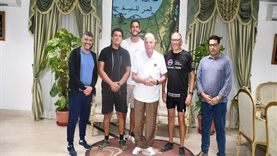 بـ«الدراجة».. رحلة 3 شباب من القاهرة إلى شرم الشيخ لدعم مؤتمر المناخ