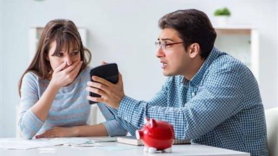 كيف تتعاملين مع زوجك البخيل بعد غلاء الأسعار؟.. «الإفتاء» ترد