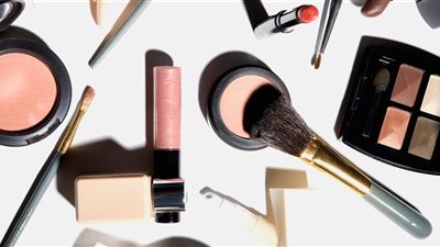 بعد ضبط مستحضرات مغشوشة.. كيف تفرقين بين الأصلي والتقليد؟