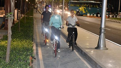 صور| نائبة جنوب سيناء في جولة بالدراجة بشرم الشيخ