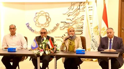 لتقديم الخدمات للطلاب.. وزير التعليم العالي يتلقى تقريرًا حول تأهيل معامل معهد البحوث للاعتماد الدولي