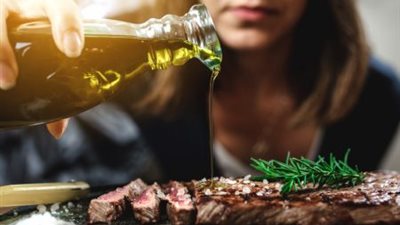 أهمها «الوقاية من السرطان».. فوائد متعددة لزيت الزيتون