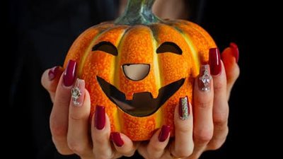 في عام الإغلاق الكامل.. كيف احتفل العالم بالهالوين وقت كورونا؟