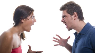 هل يجوز للمرأة مقاطعة إخوتها وأهلها في حال الضرر؟.. الإفتاء تجيبك