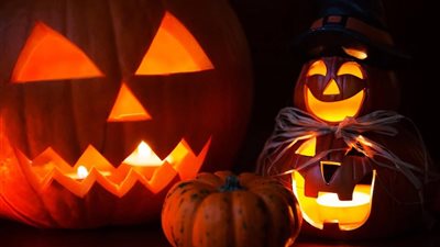 بينها «استقبال الأموات».. طقوس غريبة حول العالم احتفالا بعيد الهلع