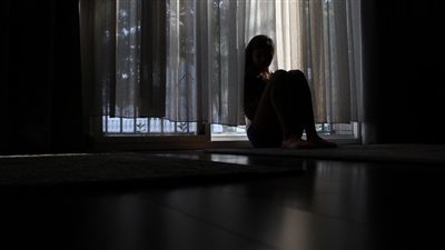 جريمة بشعة.. قتلت طفلتها وانتحرت بعد انفصالها عن زوجها