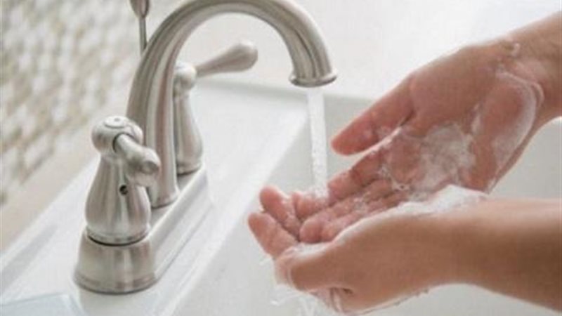 حكم وضوء المرأة عارية