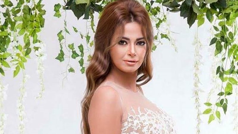 الفنانة داليا مصطفي