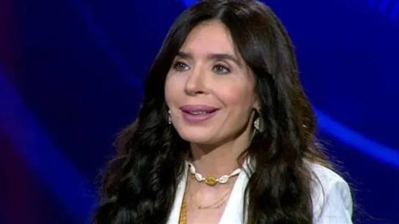 الراقصة دينا