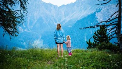 5 فوائد مذهلة لجسم طفلك عند الخروج معه.. تعرفي عليها