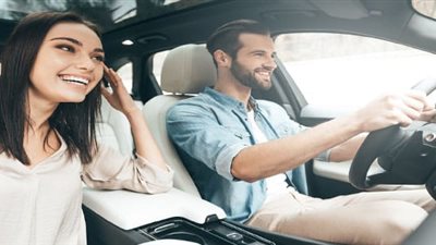 تعرفي على حكم الدين في ركوب الفتاة السيارة مع زميلها بمفردهما