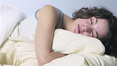 رأي علم النفس في معانقة الوسادة أثناء النوم