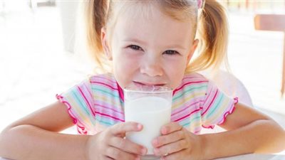 4 فوائد في اللبن عالي الدهون لصحة لطفلك