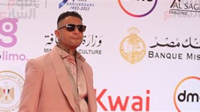 أحمد الفيشاوي أول فنان يكسر قاعدة «الدريس كود» في مهرجان القاهرة السينمائي