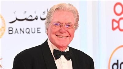 بوسي شلبي تتعرض لموقف محرج بسبب حسين فهمي في مهرجان القاهرة