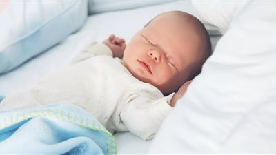 سنة أولى أمومة.. اعرفي عدد ساعات نوم طفلك الرضيع