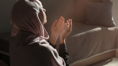 إذا قرأتي هذا الدعاء بعد صلاة الظهر سيحقق الله أمنياتك كلها