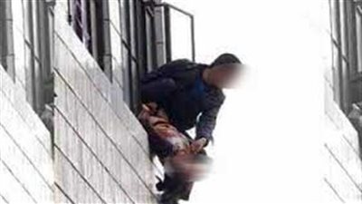 مصدر طبي يكشف الحالة الصحية لزوجة ألقاها زوجها من الشرفة
