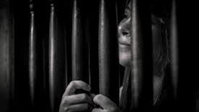 «بيخوني قدامي وعلى سريري».. اعترافات صادمة لقاتلة زوجها بمساعدة ابنها في المنوفية