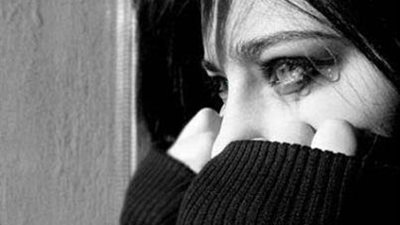 قصة مأساوية لأم انتحرت شنقًا حزنا على وفاة طفلها