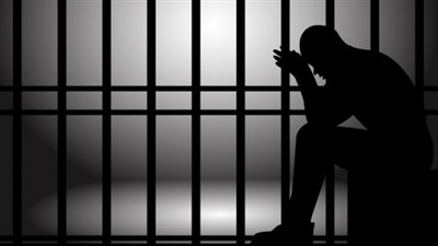 حبيب خلف الأسوار.. فتاة تقع في غرام سجين قاتل