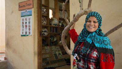 راوية عبد القادر.. صانعة الخزف التي تُشارك في مؤتمر المناخ