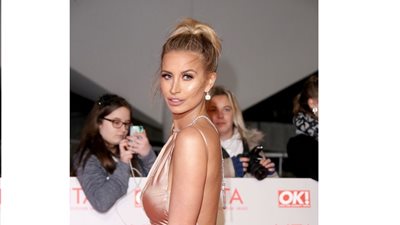 تسجيلات فاضحة لإعلامية شهيرة تدفعها للاعتذار.. صور