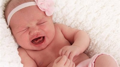 أهمها التغذية.. 3 خطوات لحماية حديثي الولادة من المغص