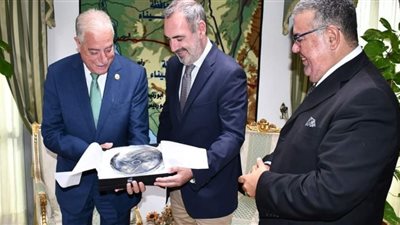 عقد اتفاقية بين شرم الشيخ وإيراكليو اليونانية