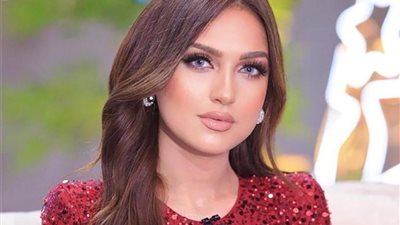 ياسمين عز تنصح الزوجات قبل كأس العالم: «حضريله الفشار.. وبلاش تنضيف»