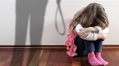 أم بلا قلب.. قتلت طفلتها وهربت
