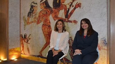 وزيرتا الثقافة والهجرة تستمتعان بعزف نسمة عبد العزيز في قمة المناخ