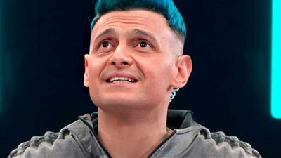 أشرف زكي يكشف حقيقة إصابة رامز جلال بالعمى واعتزاله التمثيل