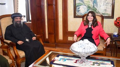 وزيرة الهجرة تستقبل نيافة الأنبا بولس لتعزيزالتواصل مع الجاليات المصرية بالخارج 