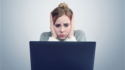 إلقاء القبض على مبتز النساء عبر «فيس بوك».. سرق صفحاتهن وهددهن