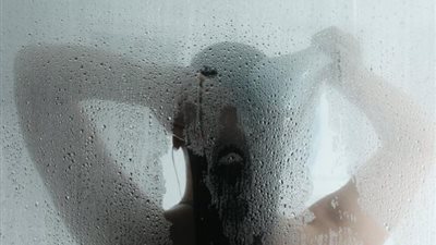 مأساة.. طبيبة نفسية تلقى مصرعها بفعل بخار الماء