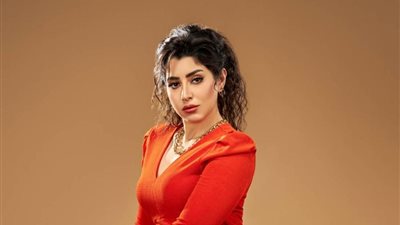 أيتن عامر تحتفل بعيد ميلادها الـ36 بـ«جلسة تصوير».. شاهدي