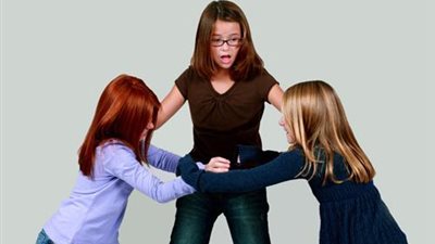 هل تقارنين طفلك بأقرانه؟.. إليكِ الأضرار وطرق التعامل