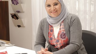 هبة قطب تستعد لمحاكمتها بجلسة تصوير على السجادة الحمراء في مهرجان القاهرة السينمائي