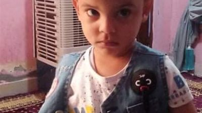 حرق أعضائه التناسلية لمنعه من التبول على ملابسه.. تجديد حبس عامل عذّب نجله